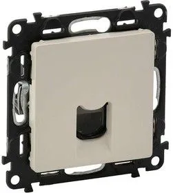 Механизм розетки комп. 1-м Valena Life RJ45 CAT.5E UTP с лицевой панелью сл. кость Leg 753540