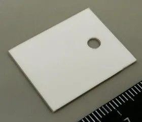 ВК-96 KC304000-TO247.1A, Подложка керамическая теплопроводящая Al2O3 25 Вт/мК, 25кВ/мм для ТО-247 (1х18х23мм отверстие d3,6)