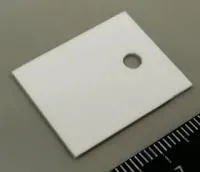 Al2O3 KC304000-TO247.038A, Подложка керамическая теплопроводящая Al2O3 25 Вт/мК, 25кВ/мм для ТО-247 0,38х18х23мм отверстие d3,6