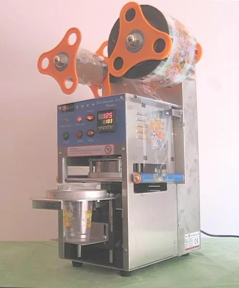 Автоматический запайщик пластиковых стаканов разной высоты, WK