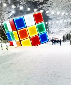 Арт объект кубик Рубика