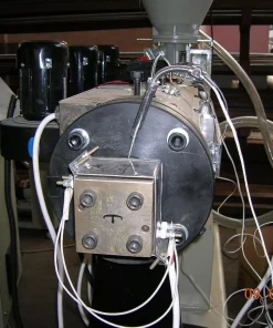 Универсальная экструдерная линия для производства профилей из эластомеров, мягких и твердых композицонных ПВХ, новый